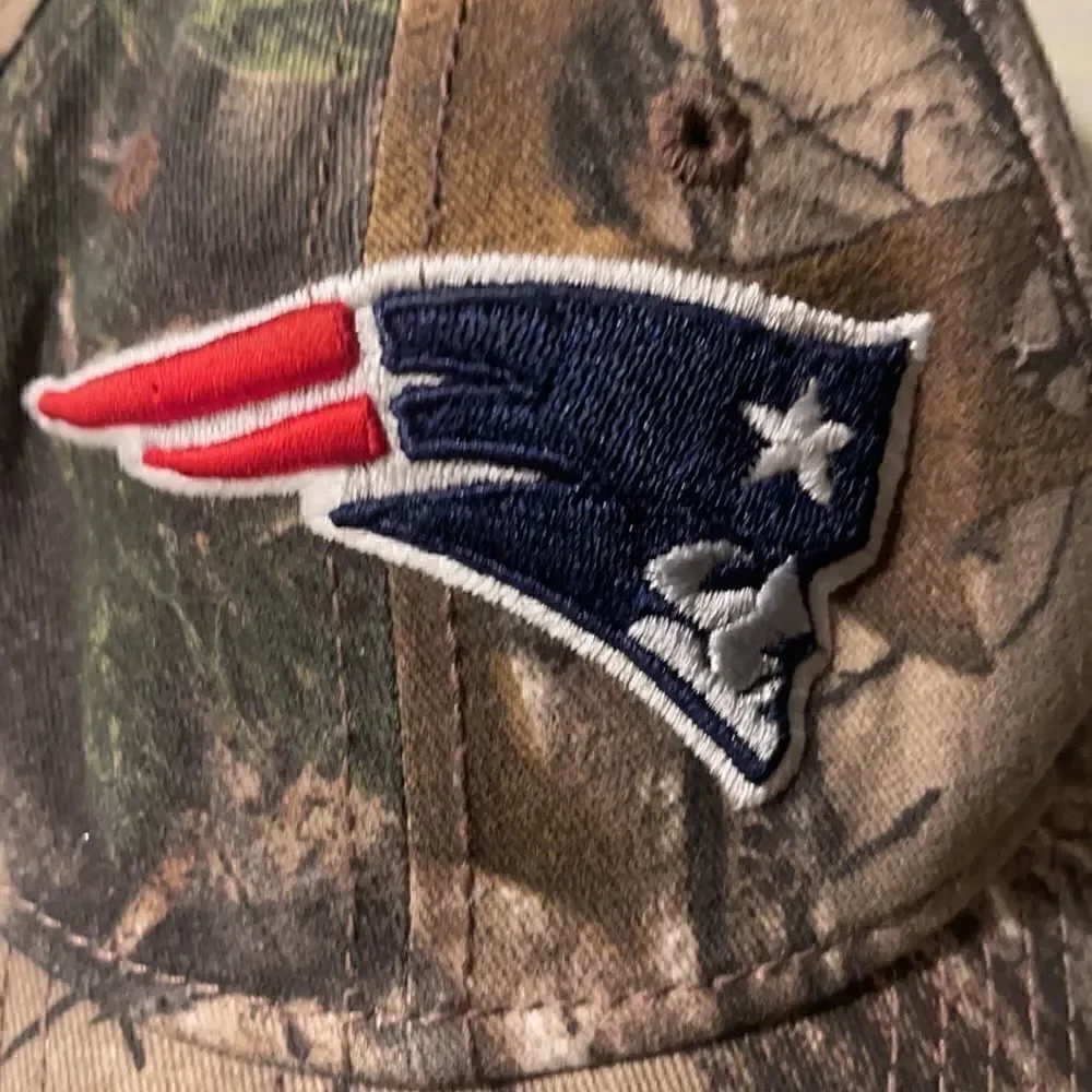 Kids 9Forty Patriots Camouflage Baseball hat. Size child.